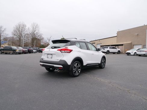 Used 2019 Nissan Kicks SR w/ Exterior Package image 4