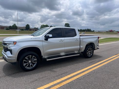 Used 2022 Chevrolet Silverado 1500 LT AWD/4WD image 10