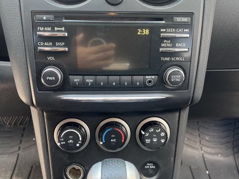 Used 2013 Nissan Rogue SV image 11