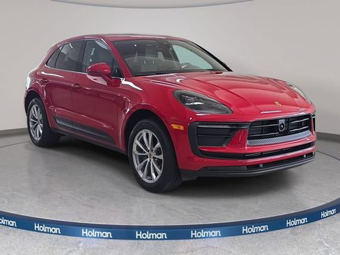 Used 2023 Porsche Macan AWD/4WD image 4