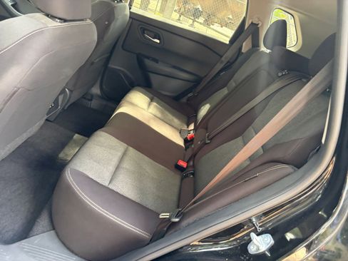 Used 2025 Nissan Rogue SV AWD/4WD image 38