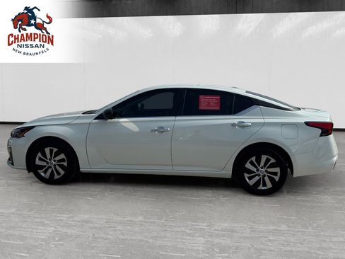 Used 2025 Nissan Altima 2.5 S FWD image 2