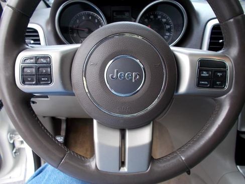 Used 2012 Jeep Grand Cherokee Laredo w/ Laredo E Group image 31