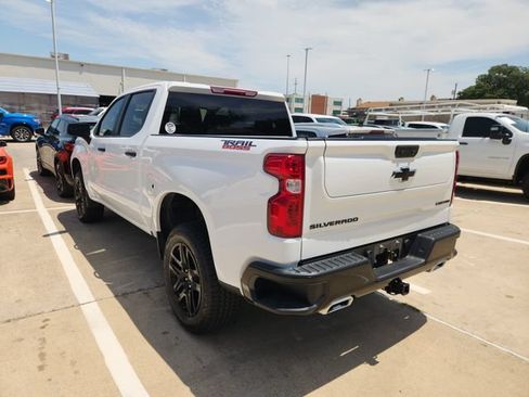Used 2025 Chevrolet Silverado 1500 Custom Trail Boss w/ LPO, Dark Essentials Package AWD/4WD image 4
