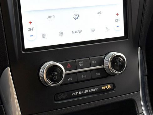 Used 2024 Ford Edge Titanium AWD/4WD image 17