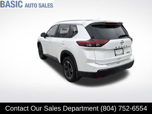 Used 2024 Nissan Rogue SV w/ SV Premium Package image 8