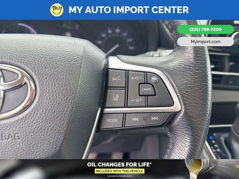 Used 2023 Toyota Sienna XLE AWD/4WD image 17