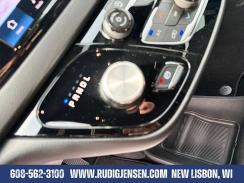 Used 2025 Chrysler Pacifica Select FWD image 22
