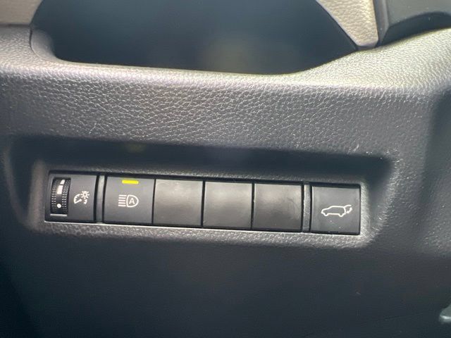 Used 2022 Toyota RAV4 XLE w/ Convenience Package AWD/4WD image 19