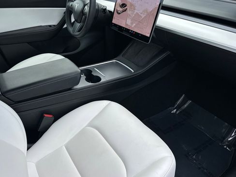Used 2021 Tesla Model Y Long Range image 20