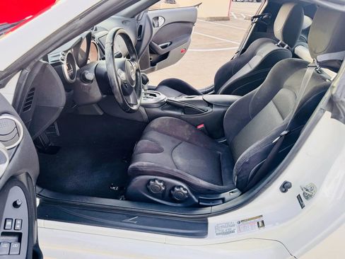 Used 2017 Nissan 370Z Touring image 18