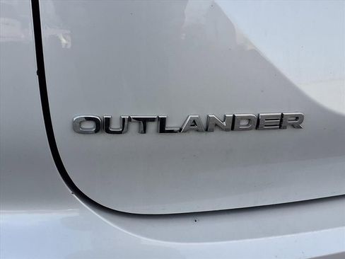 Used 2024 Mitsubishi Outlander SE image 29