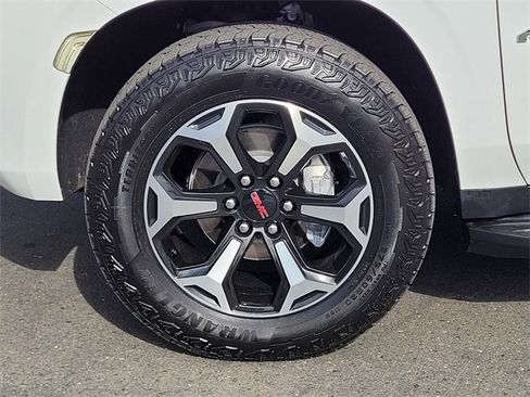 Used 2024 GMC Yukon AT4 w/ Technology Package image 10