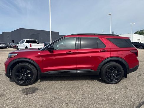 Used 2024 Ford Explorer ST-Line w/ Class IV Trailer Tow Package AWD/4WD image 4