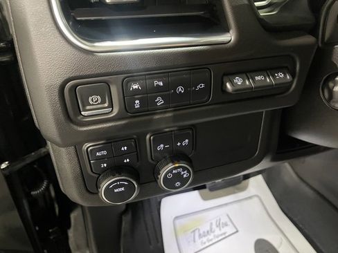 Used 2021 Chevrolet Tahoe High Country image 11