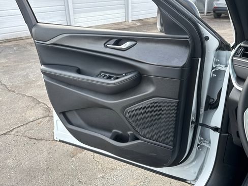 Used 2024 Jeep Grand Cherokee L Laredo image 17