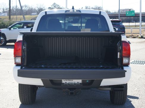 Used 2022 Toyota Tacoma w/ SR5 Package image 15