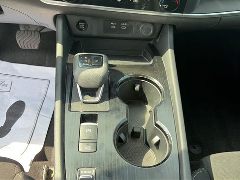 Used 2024 Nissan Rogue S FWD image 18