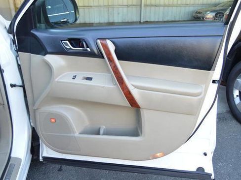 Used 2013 Toyota Highlander Limited image 34