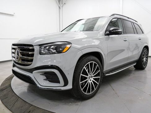 Used 2024 Mercedes-Benz GLS 580 GLS 580 w/ Exclusive Wood Trim Package image 3