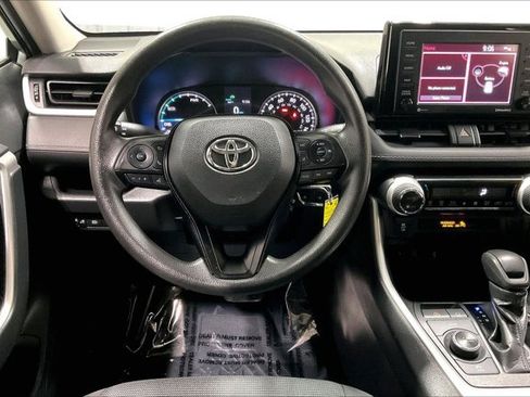 Used 2021 Toyota RAV4 LE image 6