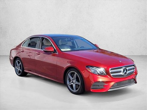 Used 2017 Mercedes-Benz E 300 4MATIC image 3