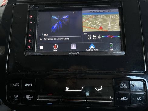 Used 2017 Toyota Prius Two image 31