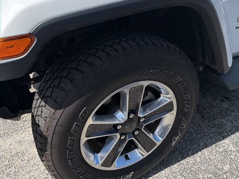 Used 2018 Jeep Wrangler Unlimited Sahara AWD/4WD image 13