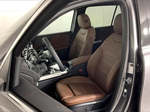 New 2026 Mercedes-Benz GLB 250 4MATIC image 9