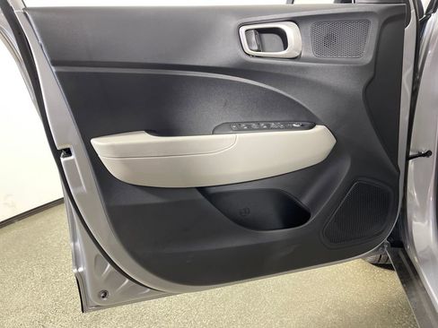 New 2025 Hyundai Venue SEL image 19