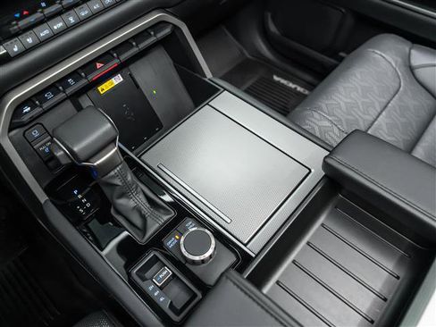 Used 2024 Toyota Sequoia Limited image 31