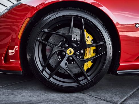 Used 2020 Ferrari 812 Superfast RWD image 3
