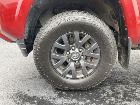 Used 2021 Toyota Tacoma SR5 AWD/4WD image 9
