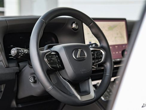 Used 2025 Lexus GX 550 w/ Accessory Package (2T) image 37