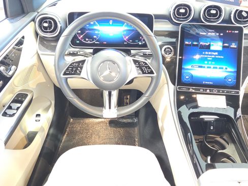 Used 2026 Mercedes-Benz GLC 300 image 10