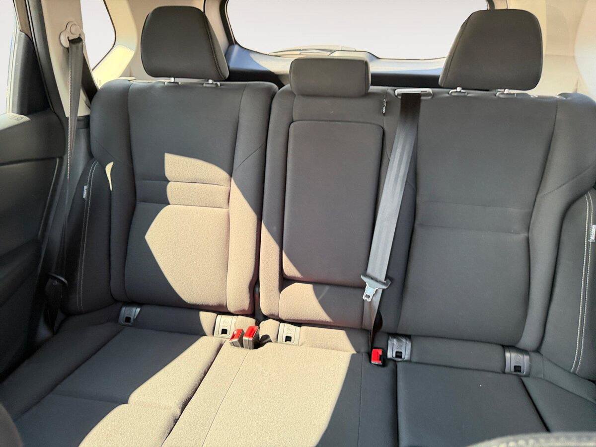 Used 2024 Nissan Rogue S FWD image 13