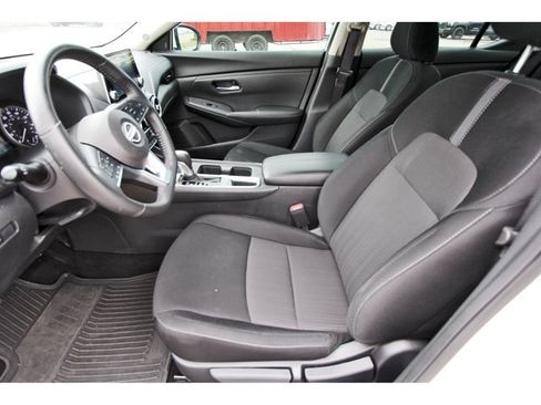 Used 2025 Nissan Sentra SV w/ All-Weather Package FWD image 6