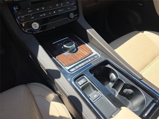 Used 2020 Jaguar F-PACE Prestige AWD/4WD image 29