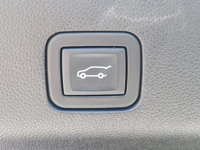 Used 2023 GMC Yukon Denali AWD/4WD image 10