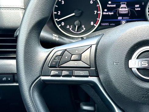 Used 2024 Nissan Sentra SV FWD image 22