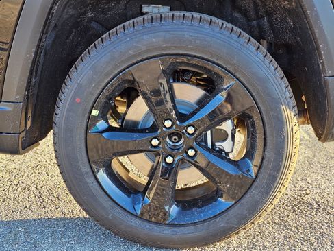 New 2026 Jeep Grand Cherokee L Limited w/ Limited Altitude Package AWD/4WD image 9