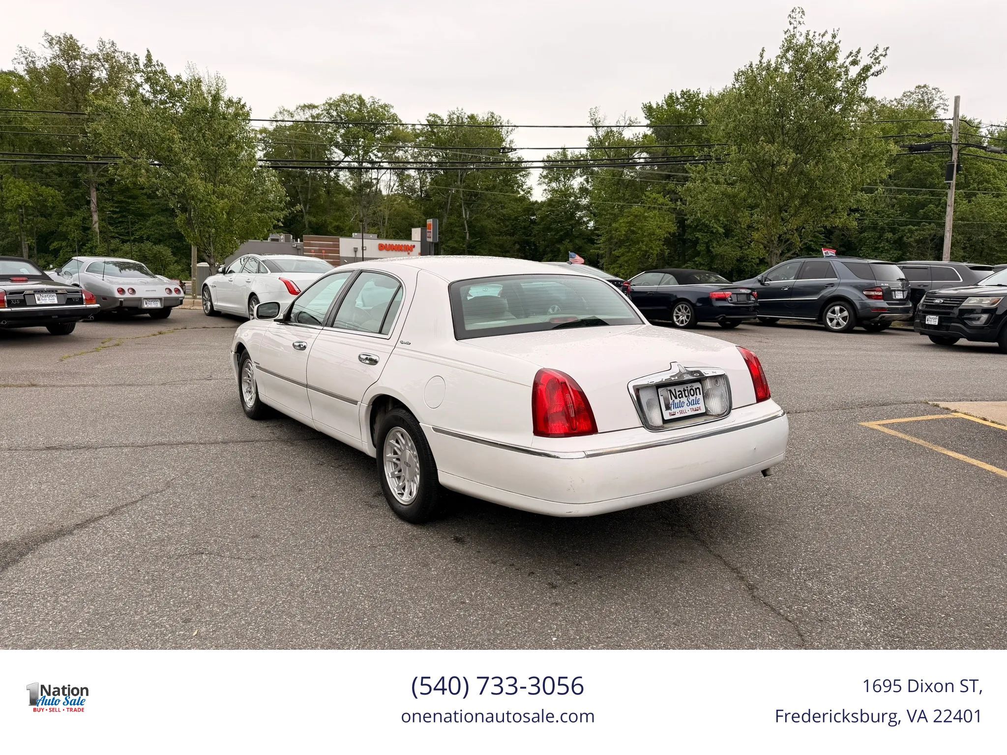 Used 1999 Lincoln Town Car Signature RWD image 4