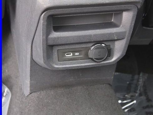 Used 2023 Volkswagen Tiguan SE w/ Panoramic Sunroof Package image 26