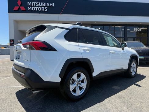 Used 2019 Toyota RAV4 XLE FWD image 11