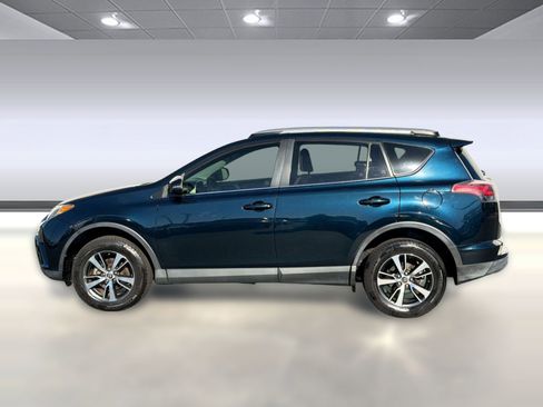 Used 2018 Toyota RAV4 XLE image 2