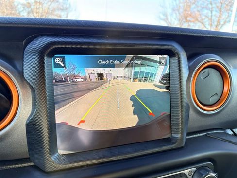 Used 2023 Jeep Gladiator Mojave w/ Cold Weather Group image 26