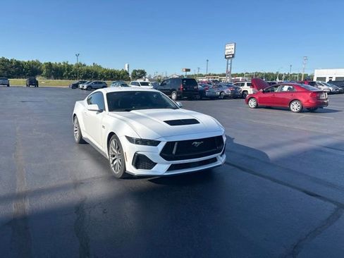 Used 2025 Ford Mustang GT Premium RWD image 6