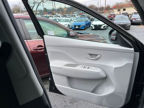 Used 2025 Hyundai Kona SEL image 18