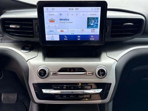 Used 2022 Ford Explorer XLT image 23