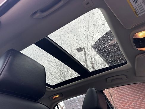 Used 2018 Chrysler 300 Limited image 20